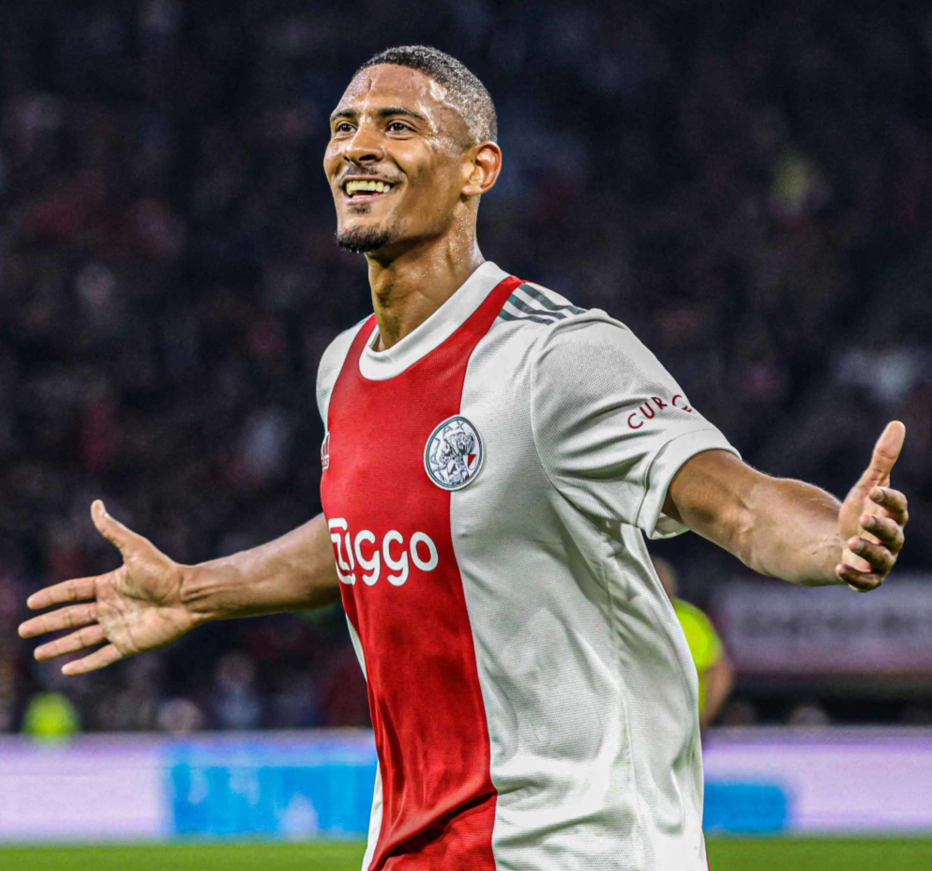 中超-韦世豪绝杀费利佩世界波 亚泰1-2遭蓉城绝杀.